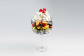 Voćni kup sa sladoledom