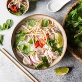 Супа от пилешко месо и соеви кълнове (300г)