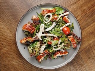 Теплий салат з вугром (270 g)