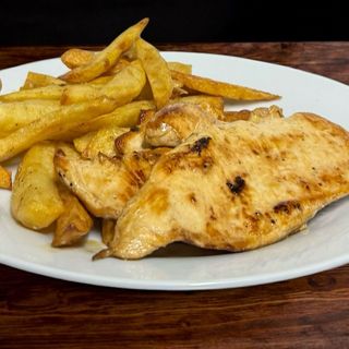 Pechuga de Pollo a la Plancha con Patatas fritas