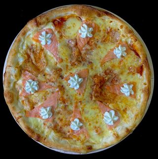 Пицца с семгой 