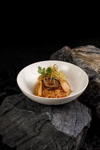 Orez prăjit cu legume și ciuperci asiatice de sezon