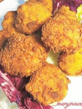 Crocche , fior di latte, salame napoli, prezzemolo e pepe.