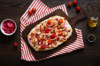 Pinsa Tonno E Cipolle