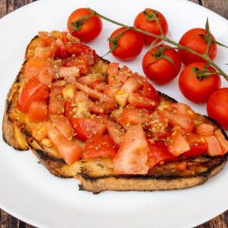Bruschetta con pomodorini di pane
