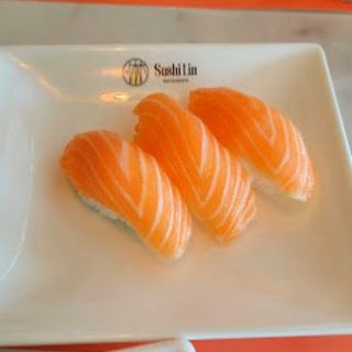8 Nigiri Sake (2 Pzs.)