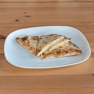Quesadilla szynkowa