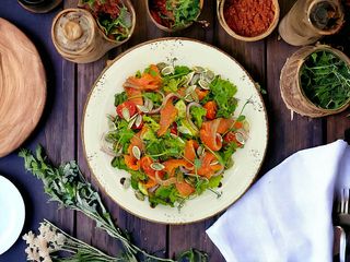 Салат з лососем і гарбузовим насінням (230g)