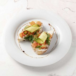 Брускета з лососем та крем-сиром (245г)