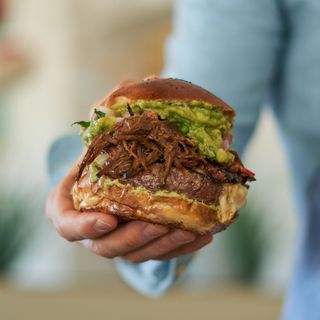 Hamburguesa de Buey (200gr) + 50gr Ternera Macerada en Soja y Miel