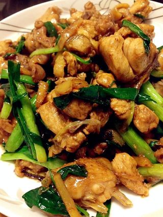 Fideos De Arroz Con Pollo Salteado