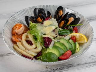 Теплий салат із морепродуктами (290g)