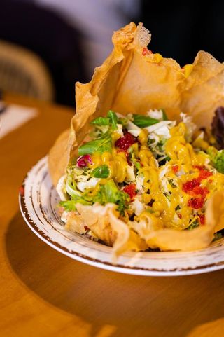 Ensalada De Salmón Y Gulas