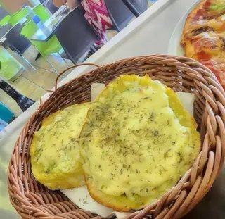 Pan De Ajos Y Queso