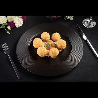 Bulete din brânzeturi în panko și piure de dovlecei