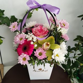 Aranjament floral cu orhidee - colorat