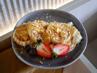 Сирники з вершковим кремом та соленою карамеллю (330g)