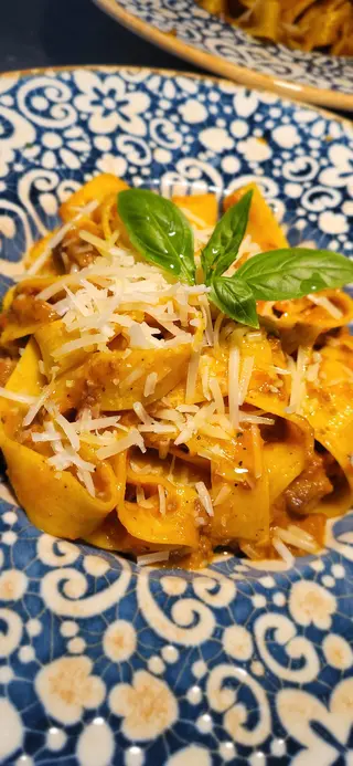 Papardelle cu ragu de vita si parmezan