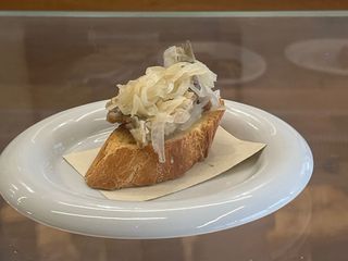 Cicchetti di sarde in saor