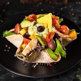 Тако салата с пуешко филе и чедър (350г)