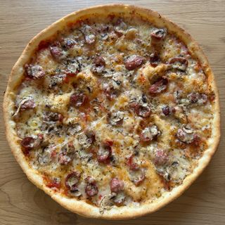 COMBO Srednja pizza + 2 Coca-Cole 0.33l