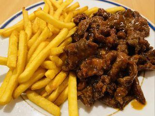 Ternera A La Plancha Con Patatas Fritas