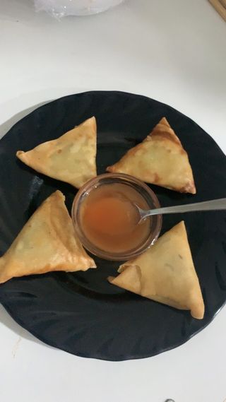 Triángulos De Curry Con Ternera Picadas (4 Pzs.)