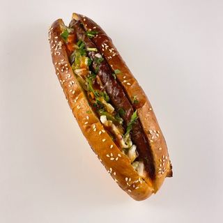 Хот дог със селска наденица с чубрица (420г)