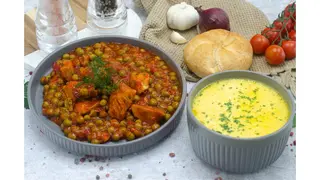 Ciorba radauteana,pui cu mazare,chifla