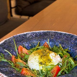 Бурата з рукколою та фісташкою 