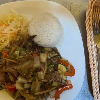 Wołowina w zielonym curry na ostro