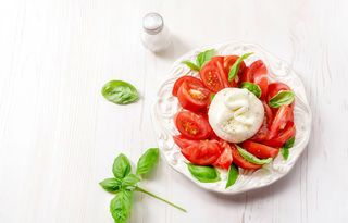 Ensalada De Burrata Al Pesto Siciliano