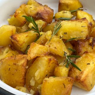 Patatas horneadas con romero - racion de 300gr aprox.