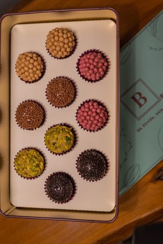Caixa de 10 Brigadeiros na Lata