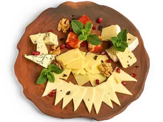 Вишукана добірка крафтових сирів (200g)