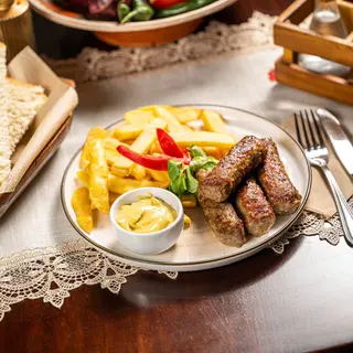 Mici cu cartofi prăjiți