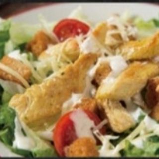 165. Ensalada pollo rebozado con salsa César