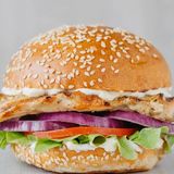 Menú hamburguesa de filete de pollo a la plancha 