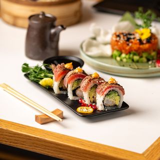 California roll ebi panko maguro tataki