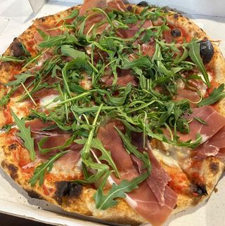 Pizza Especial Crudo (30 Cm.)