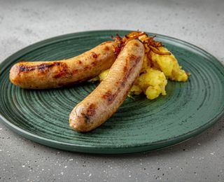 Bratwurst de porc - cârnați cu speck de porc și condimente