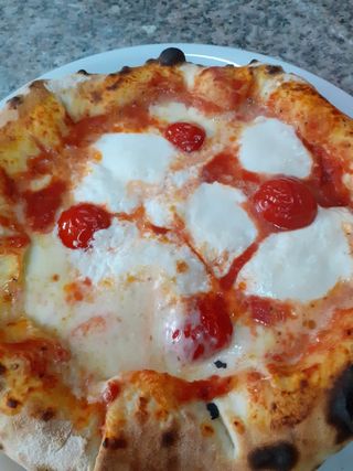 Pizza cu bordura de mozzarella medie Ø 33cm
