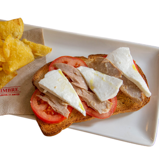 Tosta De Queso Fresco Y Ventresca