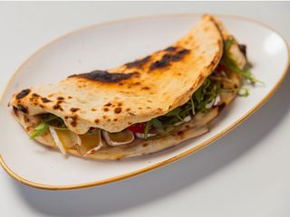 З КАМАМБЕРОМ ТА ТОМАТАМИ