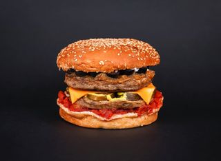 Двоен телешки чийзбургер (420г)