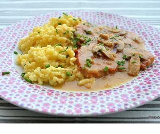 Snitel de pui Parizian cu ciuperci si sos de smantana