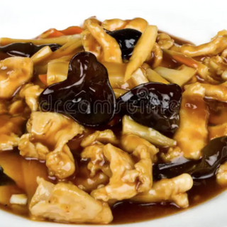 Pato com bambú e cogumelos chineses