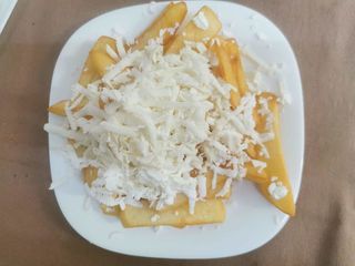 Пържени картофи със сирене (250г)