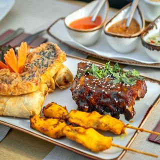 Entrantes Mixtos Tailandeses (2 Uds.)