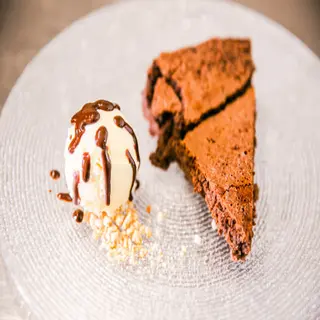 Tarta De Chocolate Y Helado De Galleta